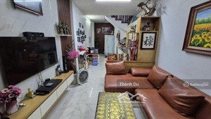 bán nhà nguyễn văn cừ, long biên 8,3 tỷ 5t 39m2 nhà đẹp , đầy đủ nội thất,gần trường học