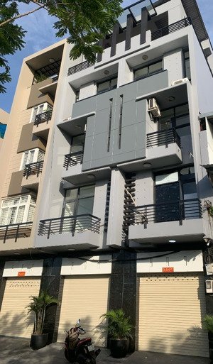 chính chủ cho thuê nhà mặt tiền võ văn kiệt, trệt 4 lầu, 900 m2 sàn, giá 70tr/tháng