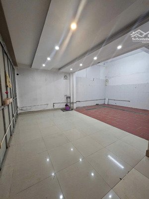 cho thuê kho, vp... tại đường đê la thành, đống đa, hà nội. dt 80m2 - 12triệu, xe 1,25 tấn đỗ cửa
