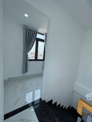 bán nhà mặt tiền 5.8m phan văn trị-q5. giá 3tỷ980.đang cho thuê 26tr.gần bệnh viện nguyễn trãi