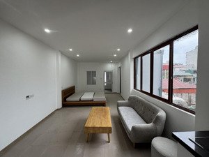 cho thuê căn hộ dt 55m2 1 ngủ full đồ có thang máy , tại phố tôn đức thắng,hồ văn chương 6,5 triệu