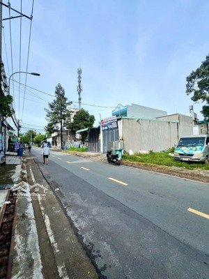 hàng ngộp. siêu rẻ. mặt tiền đường võ văn hát. long trường. quận 9.