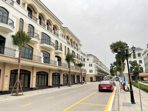 rẻ 1.5 tỷ với giá liêm yết, cạnh vincom và gần công viên, khu sao biển 65m2 x mt 5m