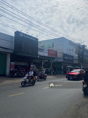 giá rẻ duy nhất ! mặt tiền âu cơ đơn giá chỉ 130 tr/m2 , dt: 101m2 , nhà cấp 4 , giá chỉ 13,8 tỷ tl