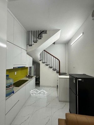 bán nhà phố hoàng văn thái, gần chợ gần trường, thuận tiện đi lại lên phố dt 30m. giá 6.15ty