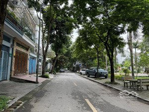 bán nhà văn phú view công viên 90m/4.5m mt nhà thô nguyên bản 18.5 tỷ sổ chính chủ