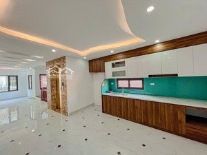 bán nhà ngõ 2- hoàng liệt dt55m*5 tầng thang máy * giá 13.3 tỷ. nhà đẹp oto đỗ cửa.