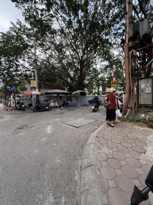 nhà mặt phố quan nhân,thanh xuân,40 m2 5 tầng,11 tỷ đường ô tô