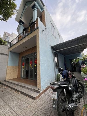 chủ gởi bán nhà mặt tiền đường nhựa tại: đông hoà - dĩ an - bình dương diện tích: 140,7m2,