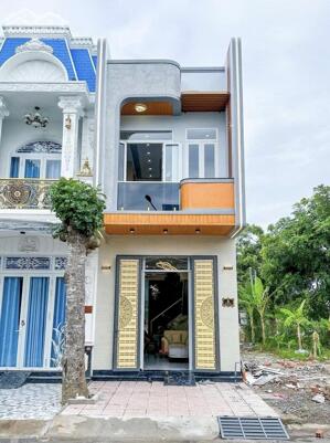 Nhà lầu mới 3 phòng ngủ - Gần trường đại học Y Dược Cần Thơ