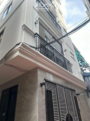 bán nhà 6 tầng , lô góc , ô tô lùi cửa , sát ô tô tránh giá hơn 6 tỷ