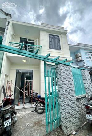 Nhà sổ riêng thổ cư 2 tỷ 050 triệu/60 m2/1 lầu 1 trệt