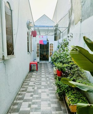 hẻm 109 đường 8 linh xuân ngang khủng 6.8m nở hậu 7.8m 178m xe hơi quay đầu shr