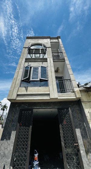 nhà mới chủ đt uy tín-full nội thất-ô tô đỗ cổng-50m ra ô tô tránh.vị trí thoáng mát,ở sướng.