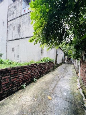 chính chủ gửi bán mảnh đất tại cự khối, long biên, hn. dt 55m2 - mt 7,6m 10m ra ngõ ô tô tránh.