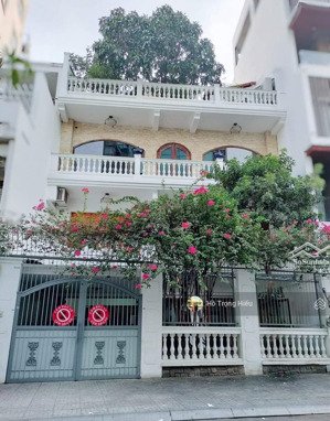 rất hiếm! bán nhà thành thái, quận 10 (11x22m) 4 tầng, cho thuê 84tr, bán 40 tỷ