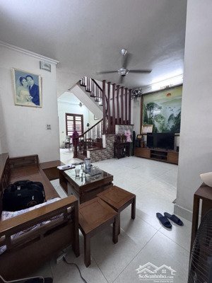 nhà mới 6 tầng hoàng liên- thang máy - ô tô đỗ cửa - full nội thất đẹp - mặt ngõ 7 hoàng liên,