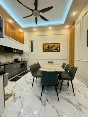 gia chủ làm ăn có lộc nên chuyển bán nhỏ nhỏ mua nhà to hơn