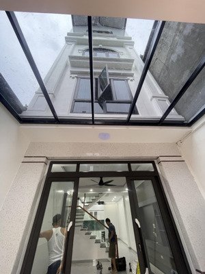 bán nhà sân cổng mới tinh 4 tầng x 66m2 (mt 4,2m) ngay aeon mall lê chân- 5 tạ đỗ cửa,cách đườg 35m