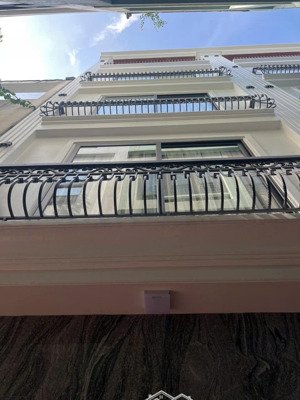 chính chủ bán nhà 40 m2 xây 6 tầng thang máy thạch bàn full nội thất 8.5 tỷ