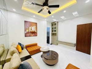 bán nhà tập thể hoàng quốc việt - cầu giấy - 70m2 - ô tô đỗ chân cầu thang - full nội thất