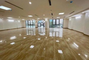 tôi chính chủ bán toà nhà văn phòng 300m2 x 10 tầng, mặt tiền 16m, view hồ tây