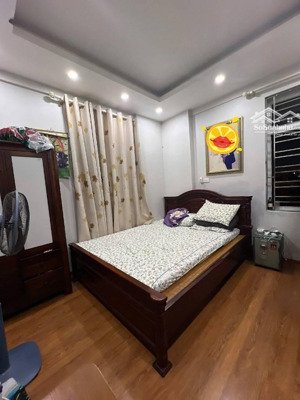 bán nhanh căn hộ chung cư toà 17 sài đồng. diện tích 80m2, căn góc 3 thoáng, 2 ngủ 2 vệ sinh.