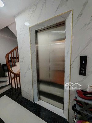 anh sơn nhờ bán liên mạc nhà 6 tầng thang máy, ô tô đỗ cổng