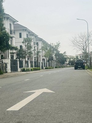 bán biệt thự đơn lập 3 tầng centa city bắc ninh giá rẻ chỉ 60tr/m2