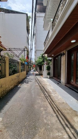 nhà đẹp tại phú thượng, ngõ ôtô vào, 10m ra phố - có thang máy. 36m- 7 tầng - giá 11,4tỷ