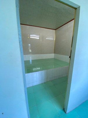 thích hợp nghĩ dưỡng, có kèm sân vườn trước nhà rộng 35m2 trồng rao vườn, cây ăn trái