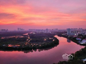 cần tiền bán gấp căn hộ riverside, 180m2, giá 14 tỷ. lh. 