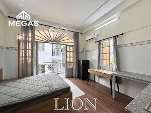 căn hộ studio trống phòng ban công thoáng