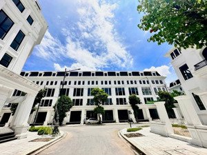 chủ nhà kẹt vốn bán gấp căn liền kề trục đường 22,5m tại louis city- hoàng mai giá cực tốt!