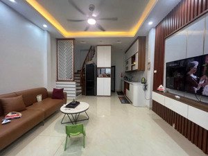 nhà đẹp trung kính, 5 tầng, mặt tiền 4.3m. ngõ thông tứ tung, ô tô cách chỉ vài chục mét