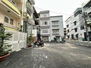 bán nhà 4 tầng sân thượng nội thất gỗ cao cấp mặt tiền đường, quận 7 - ngay điện máy xanh ntt - htp