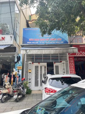 tôi cần bán căn nhà 2 tầng mặt tiền đường trần hưng đạo, nam lý, đồng hới, quảng bình