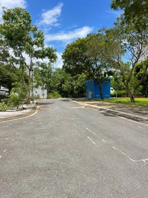 bán nhanh 220m hai mặt tiền công viên lớn giá 65 tr/m