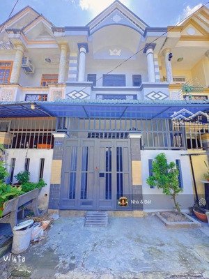 bán nhà 60m2 ngay chợ tân long - dĩ an . đang cho thuê có dòng tiền sẵn. thanh toán 1,36ty nhận nhà
