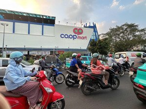 bán nhà trọ 5 lầu có hầm sát sân bay hxh phạm văn đồng 81m2 ngang 4.5m 10pn chỉ 12.5 tỷ. 