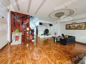 bán biệt thự sân vườn quận 7 - xe hơi ngủ 8x20m hồ koi, gần him lam. chốt 15 tỷ x