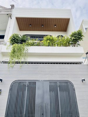 ban đầu xây để ở lâu dài, nhưng chuyện gia đình thay đổi, nên em buộc lòng bán căn nhà này,1tỷ2