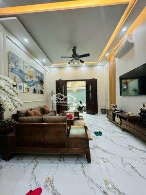 bán nhà phố trường chinh - đống đa- nhà cực đẹp - diện tích 82m2 - 5 tầng thang máy xịn xò- ô tô đỗ