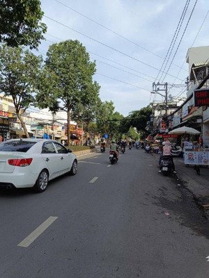 mặt tiền kinh doanh sầm uất, 142m2, ngay đỗ xuân hợp quận 9, cho thuê 20tr/th