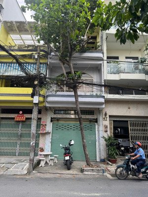 cho thuê nhà mặt tiền đường, diện tích 4.0 * 18m