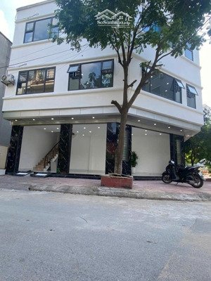 bán nhà lô góc 50m2 gần aeon mall - 3 tầng - dân xây - mặt đường suất ưu tiên - giá 17tỷ9