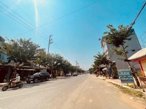 rẻ hơn xung quanh 3 - 4 giá. đường trước đất ô tô tránh nhau thoải mái