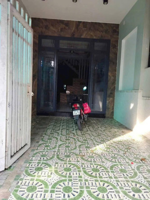 cho thuê nhà lầu trệt 2p ngủ 2wc sân oto 4c tân bình dĩ an bình dương củ.5.5tr/1th