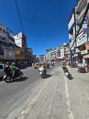 cho thuê tòa nhà mặt tiền ba tháng hai đà lạt 99 triệu - 370m2 - ngang 10m - kinh doanh đa ngành