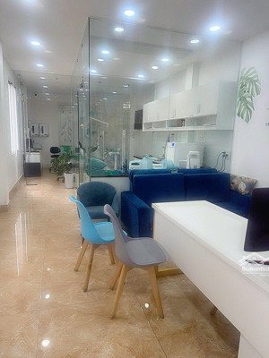 nhà 2 mặt tiền vị trí đắc địa mặt tiền phan đình phùng cho thuê 6 tầng chỉ 40tr/ tháng